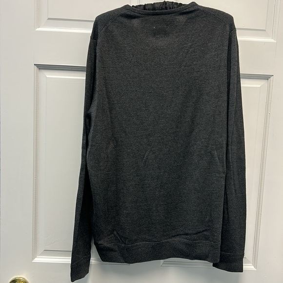 NWT John W. Nordstrom 100% Italian Merino Extrafine Wool V-Neck Gray Sweater - Picture 5 of 11